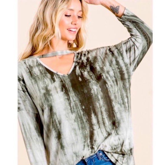 Tie Dye 3/4 Sleeve Chocker Style Top - Picture 1 of 4